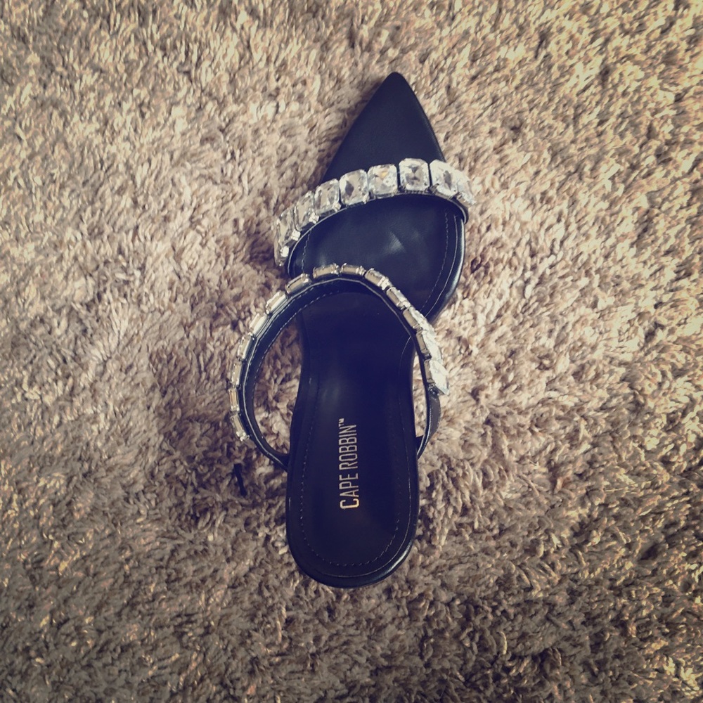 Cape Robbin pointed heel